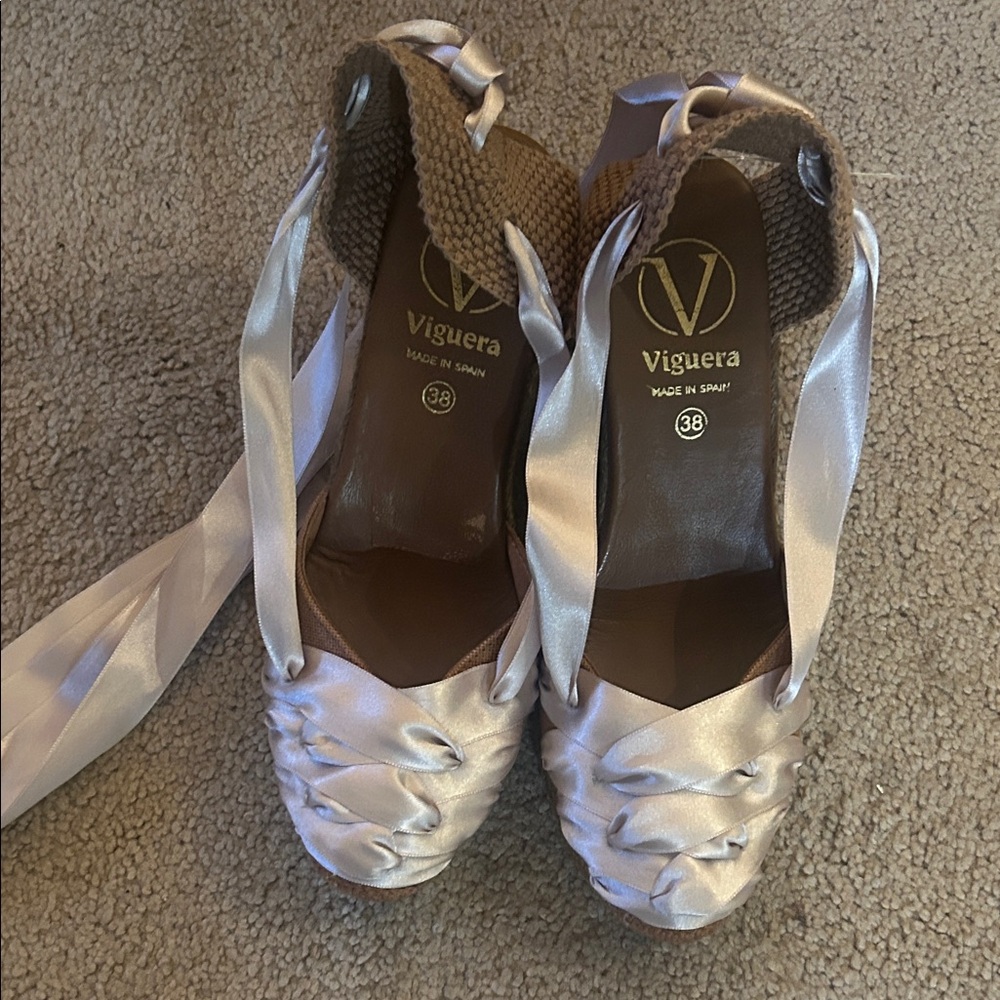 VIGUERA(NWOT)-BEIGE HEMP WEDGE W/LONG BEIGE SATIN LEG TIES